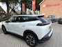 Peugeot 2008 1.2 Benzine 100 Pk. Allure * Navigatie * L.M. Velgen met Vierseizoenenbanden * Achteruitrij Camera * Vingerhoets; Vierde Generatie Eersteklas Service. Al meer dan 100 jaar een begrip in de Brabantse Kempen