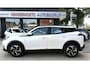 Peugeot 2008 1.2 Benzine 100 Pk. Allure * Navigatie * L.M. Velgen met Vierseizoenenbanden * Achteruitrij Camera * Vingerhoets; Vierde Generatie Eersteklas Service. Al meer dan 100 jaar een begrip in de Brabantse Kempen