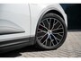 Porsche Macan 4 S 100 kWh | 449PK | IJsgrau Metallic | Luchtvering | Panoramadak | Sport Chrono Pakket | Trekhaak | Porsche Innodrive | Bose audio | Surround View | Matrix Led | 18 Voudige Sportstoelen | 21'' Lichtmetaal |