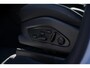 Porsche Macan 4 S 100 kWh | 449PK | IJsgrau Metallic | Luchtvering | Panoramadak | Sport Chrono Pakket | Trekhaak | Porsche Innodrive | Bose audio | Surround View | Matrix Led | 18 Voudige Sportstoelen | 21'' Lichtmetaal |