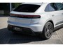 Porsche Macan 4 S 100 kWh | 449PK | IJsgrau Metallic | Luchtvering | Panoramadak | Sport Chrono Pakket | Trekhaak | Porsche Innodrive | Bose audio | Surround View | Matrix Led | 18 Voudige Sportstoelen | 21'' Lichtmetaal |