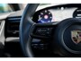 Porsche Macan 4 S 100 kWh | 449PK | IJsgrau Metallic | Luchtvering | Panoramadak | Sport Chrono Pakket | Trekhaak | Porsche Innodrive | Bose audio | Surround View | Matrix Led | 18 Voudige Sportstoelen | 21'' Lichtmetaal |
