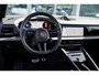 Porsche Macan 4 S 100 kWh | 449PK | IJsgrau Metallic | Luchtvering | Panoramadak | Sport Chrono Pakket | Trekhaak | Porsche Innodrive | Bose audio | Surround View | Matrix Led | 18 Voudige Sportstoelen | 21'' Lichtmetaal |