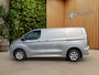 Ford E-Transit Custom 71kWh 340 L2H1 | Trekhaak | Dubb. Schuifdeur | Stoel/voorruitverwarming | 2 zitplaatsen rechtsvoor | Airco (automatisch) | Apple Carplay/Android Auto|telefoonintegratie premium