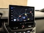Toyota Corolla Cross 2.0 High Power Hybrid First Edition - CAMERA - LENDENSTEUN BESTUURDERSSTOEL - 18 INCH LICHT METALEN VELGEN - PANORAMADAK - 4 SEIZOENENBANDEN - PARKEERSENSOREN VOOR/ ACHTER - NAVIGATIE - CLIMATE CONTROL - VOORSTOELEN VERWARMD - STUUR VERWARMD - ELEKTRISCHE ACHTERKLEP