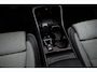 Volvo XC40 2.0 B4 Plus Dark | Trekhaak | Lichtmetalen Velgen 19 inch | All-Season banden | Harman Kardon Audio | Achteruitrijcamera | Parkeersensoren | Keyless Entry | Elektrische Achterklep | Elektrisch Verstelbare Voorstoelen | Stoelverwarming | Google Navigatie | Apple Carplay | Android Auto
