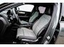 Volvo XC40 2.0 B4 Plus Dark | Trekhaak | Lichtmetalen Velgen 19 inch | All-Season banden | Harman Kardon Audio | Achteruitrijcamera | Parkeersensoren | Keyless Entry | Elektrische Achterklep | Elektrisch Verstelbare Voorstoelen | Stoelverwarming | Google Navigatie | Apple Carplay | Android Auto