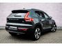 Volvo XC40 2.0 B4 Plus Dark | Trekhaak | Lichtmetalen Velgen 19 inch | All-Season banden | Harman Kardon Audio | Achteruitrijcamera | Parkeersensoren | Keyless Entry | Elektrische Achterklep | Elektrisch Verstelbare Voorstoelen | Stoelverwarming | Google Navigatie | Apple Carplay | Android Auto