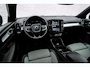 Volvo XC40 2.0 B4 Plus Dark | Trekhaak | Lichtmetalen Velgen 19 inch | All-Season banden | Harman Kardon Audio | Achteruitrijcamera | Parkeersensoren | Keyless Entry | Elektrische Achterklep | Elektrisch Verstelbare Voorstoelen | Stoelverwarming | Google Navigatie | Apple Carplay | Android Auto