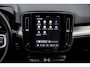 Volvo XC40 2.0 B4 Plus Dark | Trekhaak | Lichtmetalen Velgen 19 inch | All-Season banden | Harman Kardon Audio | Achteruitrijcamera | Parkeersensoren | Keyless Entry | Elektrische Achterklep | Elektrisch Verstelbare Voorstoelen | Stoelverwarming | Google Navigatie | Apple Carplay | Android Auto
