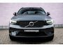 Volvo XC40 2.0 B4 Plus Dark | Trekhaak | Lichtmetalen Velgen 19 inch | All-Season banden | Harman Kardon Audio | Achteruitrijcamera | Parkeersensoren | Keyless Entry | Elektrische Achterklep | Elektrisch Verstelbare Voorstoelen | Stoelverwarming | Google Navigatie | Apple Carplay | Android Auto