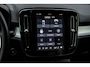 Volvo XC40 2.0 B4 Plus Dark | Trekhaak | Lichtmetalen Velgen 19 inch | All-Season banden | Harman Kardon Audio | Achteruitrijcamera | Parkeersensoren | Keyless Entry | Elektrische Achterklep | Elektrisch Verstelbare Voorstoelen | Stoelverwarming | Google Navigatie | Apple Carplay | Android Auto