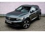 Volvo XC40 2.0 B4 Plus Dark | Trekhaak | Lichtmetalen Velgen 19 inch | All-Season banden | Harman Kardon Audio | Achteruitrijcamera | Parkeersensoren | Keyless Entry | Elektrische Achterklep | Elektrisch Verstelbare Voorstoelen | Stoelverwarming | Google Navigatie | Apple Carplay | Android Auto