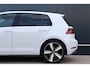 Volkswagen Golf 1.0 TSI Highline Business R | R-Line | Panoramadak | Active Info Display |  LED | Stoelverwarming | Trekhaak | Adaptieve Cruise Control