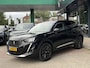 Peugeot 2008 1.2 PureTech GT-Line TREKHAAK | LEDER | AWD | 360 GRADEN CAMERA | STOELVERWARMING | STUURVERWARMING | PANORAMADAK | NAVIGATIE | LED | DODEHOEK DETECTIE | APPLE CARPLAY / ANDROID AUTO | ADAPTIEVE CRUISECONTROL |