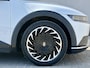Hyundai Ioniq 5 Lounge 77.4 kWh / SOH 100% / Dealer Onderhouden / WLTP 507 km / CCS Snel Laden / Lederen Bekleding / Stoelventilatie / Elektr. Voorstoelen / Stuur-, Stoel- & Achterbankverwarming / Navi / Apple Carplay & Android Auto / 19" LM wielen /