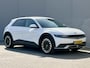 Hyundai Ioniq 5 Lounge 77.4 kWh / SOH 100% / Dealer Onderhouden / WLTP 507 km / CCS Snel Laden / Lederen Bekleding / Stoelventilatie / Elektr. Voorstoelen / Stuur-, Stoel- & Achterbankverwarming / Navi / Apple Carplay & Android Auto / 19" LM wielen /