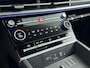 Hyundai Santa Fe 1.6 T-GDI HEV Premium Sky 7p Trekhaak 2000 kg | Apple Carplay/Android Auto | Lichtmetalen velgen 5-spaaks 20" inch| Elektrisch glazen schuif/- kanteldak | Navigatiesysteem full map |