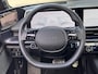 Hyundai Ioniq 6 Lounge 77.4 kWh / Dealer onderhouden / Fabrieksgarantie tot 05-2030 / Accu SoH 100% / Leder / Digitale buitenspiegels / Schuifdak / HUD / Elektrische stoelen & klep / Camera 360° / Stoelventilatie / Stuur-, stoel- & achterbankverwarming / 20" LM wielen & All Season Banden /
