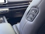 Hyundai Ioniq 6 Lounge 77.4 kWh / Dealer onderhouden / Fabrieksgarantie tot 05-2030 / Accu SoH 100% / Leder / Digitale buitenspiegels / Schuifdak / HUD / Elektrische stoelen & klep / Camera 360° / Stoelventilatie / Stuur-, stoel- & achterbankverwarming / 20" LM wielen & All Season Banden /