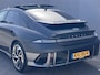 Hyundai Ioniq 6 Lounge 77.4 kWh / Dealer onderhouden / Fabrieksgarantie tot 05-2030 / Accu SoH 100% / Leder / Digitale buitenspiegels / Schuifdak / HUD / Elektrische stoelen & klep / Camera 360° / Stoelventilatie / Stuur-, stoel- & achterbankverwarming / 20" LM wielen & All Season Banden /
