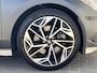 Hyundai Ioniq 6 Lounge 77.4 kWh / Dealer onderhouden / Fabrieksgarantie tot 05-2030 / Accu SoH 100% / Leder / Digitale buitenspiegels / Schuifdak / HUD / Elektrische stoelen & klep / Camera 360° / Stoelventilatie / Stuur-, stoel- & achterbankverwarming / 20" LM wielen & All Season Banden /