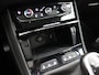 Opel Grandland X 1.2 Turbo Business Elegance Apple Carplay/Android Auto, Cruise control, Parkeersensor voor/achter, Rijstrooksensor, dodehoekdetectie Een stijlvolle en comfortabele SUV die luxe en ruimte uitstekend combineert. Het moderne design geeft de auto een elegante uitstraling, met een ruim interieur.