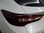 Opel Grandland X 1.2 Turbo Business Elegance Apple Carplay/Android Auto, Cruise control, Parkeersensor voor/achter, Rijstrooksensor, dodehoekdetectie Een stijlvolle en comfortabele SUV die luxe en ruimte uitstekend combineert. Het moderne design geeft de auto een elegante uitstraling, met een ruim interieur.