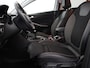Opel Grandland X 1.2 Turbo Business Elegance Apple Carplay/Android Auto, Cruise control, Parkeersensor voor/achter, Rijstrooksensor, dodehoekdetectie Een stijlvolle en comfortabele SUV die luxe en ruimte uitstekend combineert. Het moderne design geeft de auto een elegante uitstraling, met een ruim interieur.