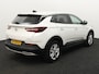 Opel Grandland X 1.2 Turbo Business Elegance Apple Carplay/Android Auto, Cruise control, Parkeersensor voor/achter, Rijstrooksensor, dodehoekdetectie Een stijlvolle en comfortabele SUV die luxe en ruimte uitstekend combineert. Het moderne design geeft de auto een elegante uitstraling, met een ruim interieur.