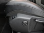Opel Grandland X 1.2 Turbo Business Elegance Apple Carplay/Android Auto, Cruise control, Parkeersensor voor/achter, Rijstrooksensor, dodehoekdetectie Een stijlvolle en comfortabele SUV die luxe en ruimte uitstekend combineert. Het moderne design geeft de auto een elegante uitstraling, met een ruim interieur.