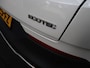 Opel Grandland X 1.2 Turbo Business Elegance Apple Carplay/Android Auto, Cruise control, Parkeersensor voor/achter, Rijstrooksensor, dodehoekdetectie Een stijlvolle en comfortabele SUV die luxe en ruimte uitstekend combineert. Het moderne design geeft de auto een elegante uitstraling, met een ruim interieur.