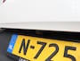 Opel Grandland X 1.2 Turbo Business Elegance Apple Carplay/Android Auto, Cruise control, Parkeersensor voor/achter, Rijstrooksensor, dodehoekdetectie Een stijlvolle en comfortabele SUV die luxe en ruimte uitstekend combineert. Het moderne design geeft de auto een elegante uitstraling, met een ruim interieur.