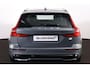 Volvo V60 T6 Recharge AWD Ultimate Dark - IntelliSafe Assist & Surround - 360º Camera - Adaptieve LED koplampen - Verwarmde voorstoelen, stuur & achterbank - Parkeersensoren voor & achter - Elektr. bedienb. voorstoelen met geheugen - Inklapbare trekhaak - 19' LMV