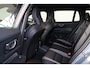 Volvo V60 T6 Recharge AWD Ultimate Dark - IntelliSafe Assist & Surround - 360º Camera - Adaptieve LED koplampen - Verwarmde voorstoelen, stuur & achterbank - Parkeersensoren voor & achter - Elektr. bedienb. voorstoelen met geheugen - Inklapbare trekhaak - 19' LMV