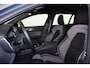Volvo V60 T6 Recharge AWD Ultimate Dark - IntelliSafe Assist & Surround - 360º Camera - Adaptieve LED koplampen - Verwarmde voorstoelen, stuur & achterbank - Parkeersensoren voor & achter - Elektr. bedienb. voorstoelen met geheugen - Inklapbare trekhaak - 19' LMV