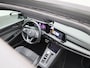 Volkswagen Golf 1.5 eTSI Aut. R-Line | Panoramadak | IQ Light | BlackStyle | Winterpakket | HeadUp Display | 18" Velgen |