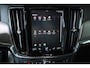 Volvo V90 2.0 B4 R-Design | Semi Electrische Wegklapbare Trekhaak | Head-Up Display | 360° Parkeercamera | Parkeersensoren voor + achter | BLIS | Parkeerverwarming | Harman Kardon Premium Audio | Stoelverwarming | Stuurwielverwarming | 20'' Lichtmetalen velgen |