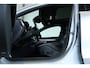 Volvo V90 2.0 B4 R-Design | Semi Electrische Wegklapbare Trekhaak | Head-Up Display | 360° Parkeercamera | Parkeersensoren voor + achter | BLIS | Parkeerverwarming | Harman Kardon Premium Audio | Stoelverwarming | Stuurwielverwarming | 20'' Lichtmetalen velgen |