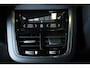 Volvo V90 2.0 B4 R-Design | Semi Electrische Wegklapbare Trekhaak | Head-Up Display | 360° Parkeercamera | Parkeersensoren voor + achter | BLIS | Parkeerverwarming | Harman Kardon Premium Audio | Stoelverwarming | Stuurwielverwarming | 20'' Lichtmetalen velgen |