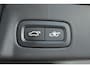 Volvo V90 2.0 B4 R-Design | Semi Electrische Wegklapbare Trekhaak | Head-Up Display | 360° Parkeercamera | Parkeersensoren voor + achter | BLIS | Parkeerverwarming | Harman Kardon Premium Audio | Stoelverwarming | Stuurwielverwarming | 20'' Lichtmetalen velgen |