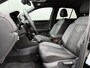 Volkswagen T-Roc 1.5 TSI R-Line black style DSG Panoramadak Carplay 19" velgen