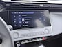 Peugeot 308 SW Active Pack Business 130pk Automaat | Navigatie via draadloze Apple Carplay / Android Auto | Climate Control | Cruise Control | Led koplampen | Parkeersensoren | Keyless start | Bluetooth | Digitaal instrumentenpaneel | Automatisch dimlicht | Regensensor | Elektrisch inklapbare spiegels | All seasonbanden | Trekhaak | 16" lichtmetalen velgen |
