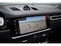 Porsche Cayenne Coupé 3.0 E-Hybrid Platinum Edition SportDesign *Krijt* | Sportuitlaat | ACC | Trekhaak | Ventilatie | Achterasbesturing | Bose | Head-Up | 22'' Wielen |