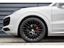 Porsche Cayenne Coupé 3.0 E-Hybrid Platinum Edition SportDesign *Krijt* | Sportuitlaat | ACC | Trekhaak | Ventilatie | Achterasbesturing | Bose | Head-Up | 22'' Wielen |