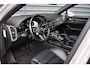 Porsche Cayenne Coupé 3.0 E-Hybrid Platinum Edition SportDesign *Krijt* | Sportuitlaat | ACC | Trekhaak | Ventilatie | Achterasbesturing | Bose | Head-Up | 22'' Wielen |