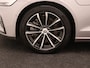 Volvo V60 T8 PLUG-IN HYRBID PLUS DARK 360GR CAM SCHUIFDAK TREKHAAK HEAD-UP DISPLAY