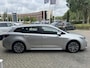 Toyota Corolla Touring Sports 1.8 Hybrid Style STOEL/STUURVERW EL-ACHTERKLEP HEAD-UP APPLE/ANDROID CLIMA AD-CRUISE 17" LM-VELGEN