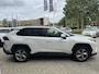 Toyota RAV4 2.5 Hybrid First Edition TREKHAAK BLIND-SPOT PARK-SENSOREN 360° CAMERA APPLE/ANDROID NAVI NL-AUTO