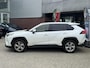 Toyota RAV4 2.5 Hybrid First Edition TREKHAAK BLIND-SPOT PARK-SENSOREN 360° CAMERA APPLE/ANDROID NAVI NL-AUTO